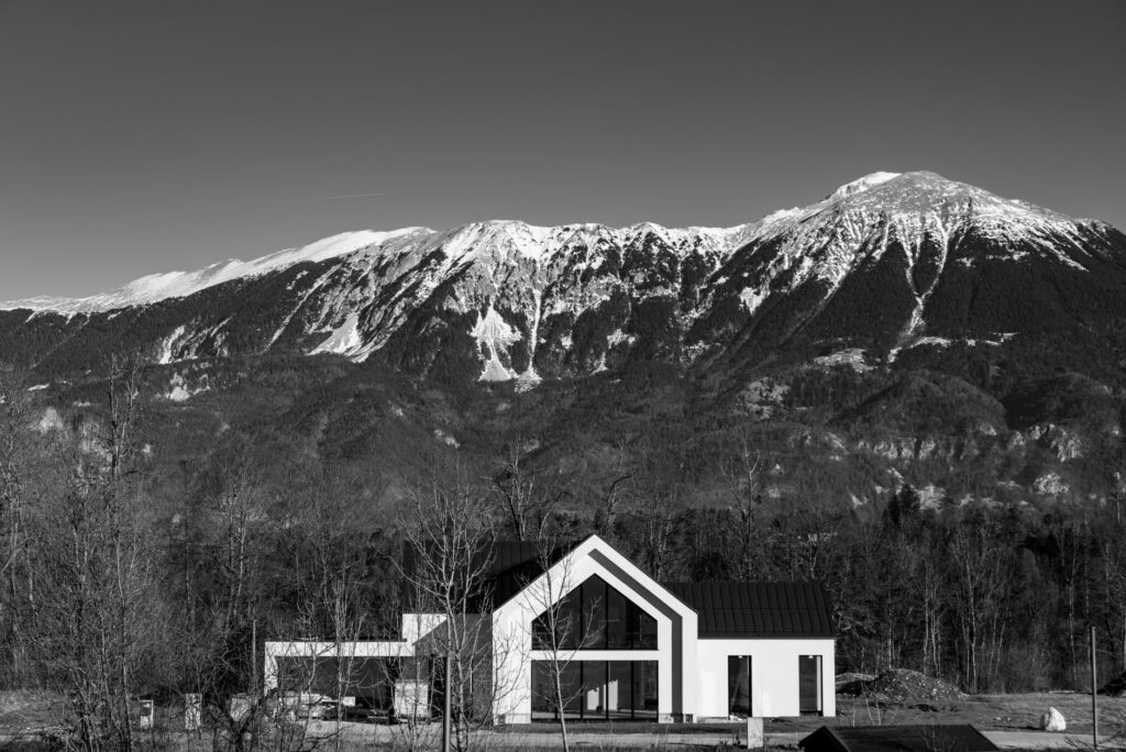 Ce ar trebui să știi înainte să-ți construiești o casă la munte?