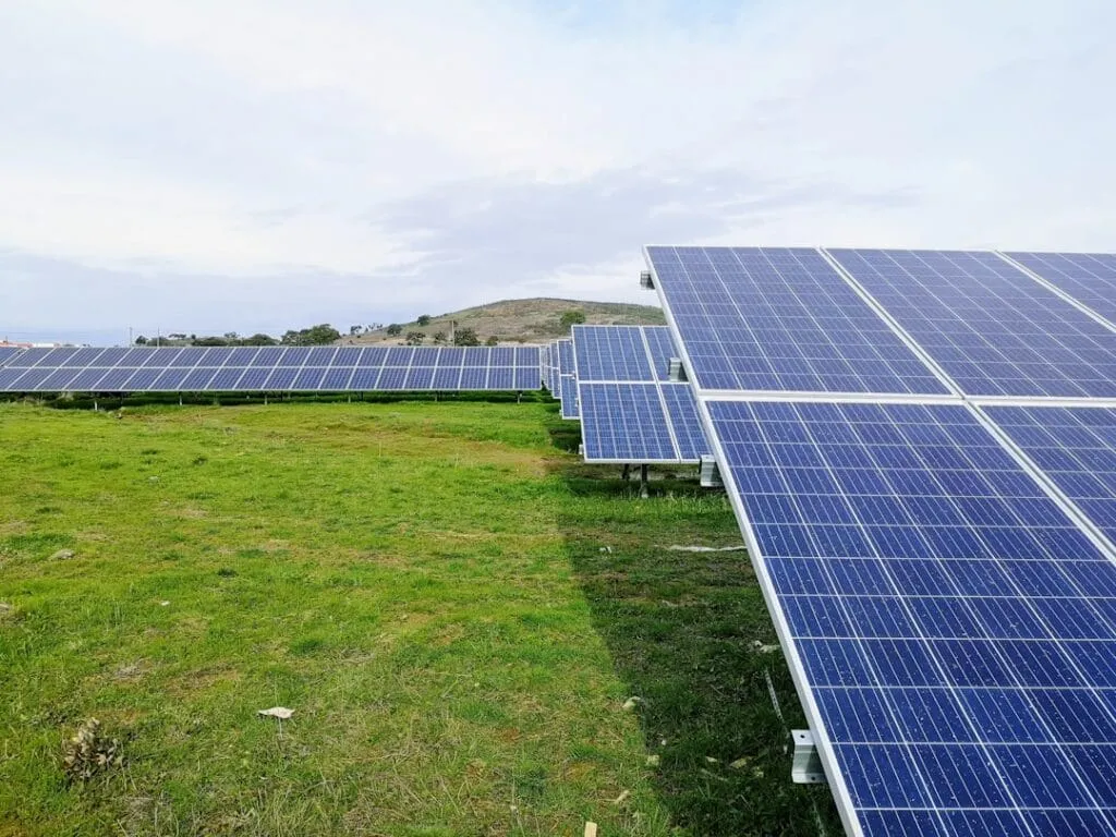 Ghid practic pentru instalarea panourilor solare la domiciliu Photo Solar panels
