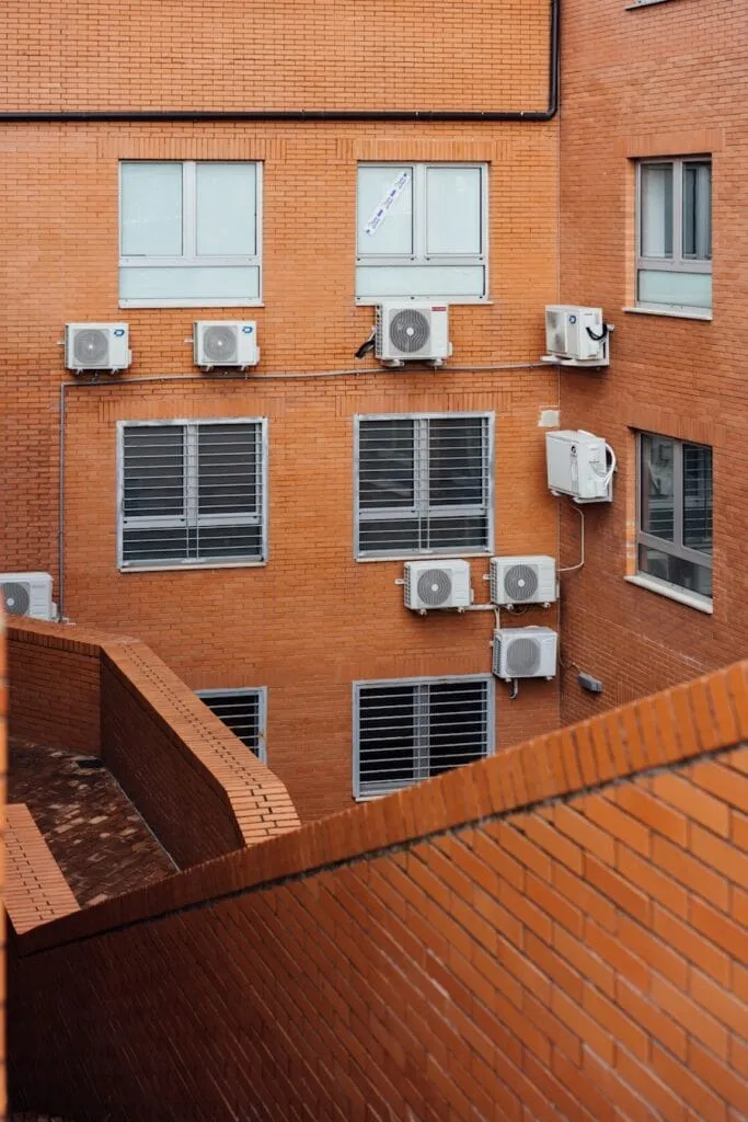 Cum să îți menții sistemul de climatizare în stare perfectă pentru confortul locatarilor Photo "How to keep your air conditioning system in perfect condition for the comfort of the residents"
