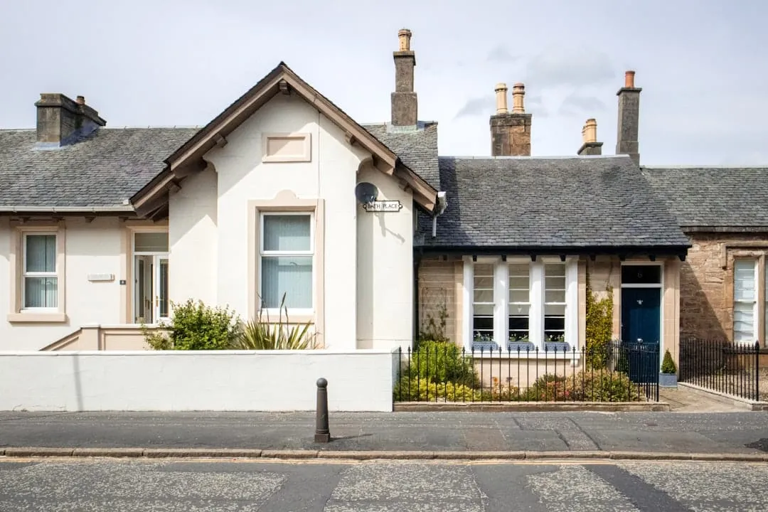 Photo negotiate house price
