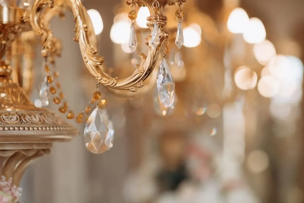 Stiluri de amenajare și tipuri de candelabre care se potrivesc perfect Stiluri de amenajare și tipuri de candelabre care se potrivesc perfect