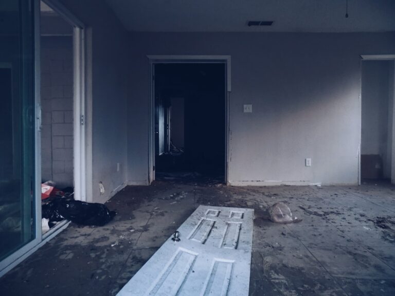 Photo buying a house in construction