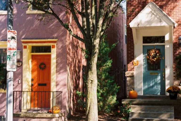 Photo choose a house with friendly neighbors